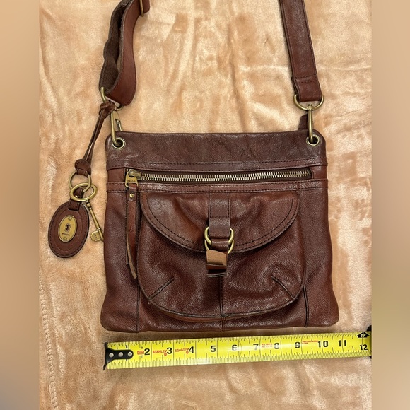 👜 Pre- Loved Vintage Brown Leather Fossil Messenger style purse - Picture 8 of 14